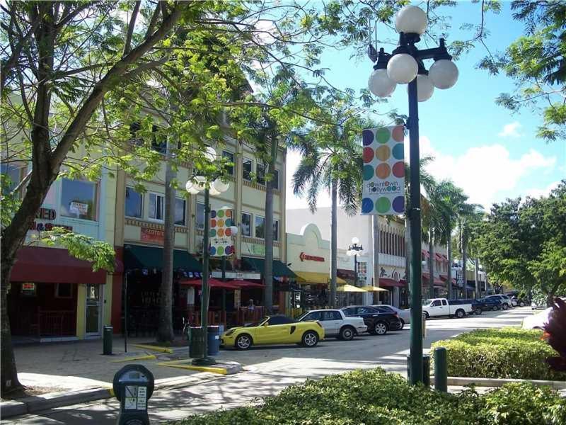 Downtown Hollywood Beach Students' Dorm Hostel Exterior photo